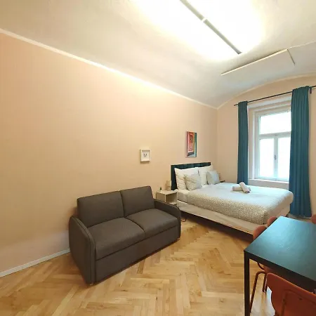 Apartmán Spacious, Light In Vinohrady Praha