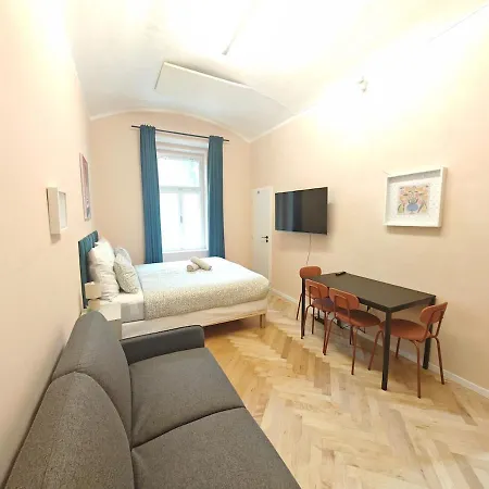 Spacious, Light In Vinohrady * Praha