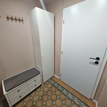 Spacious, Light In Vinohrady Apartmán